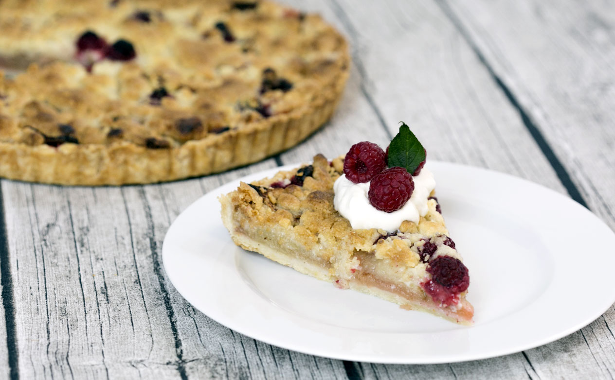 Apple Raspberry Almond Crumb Tart