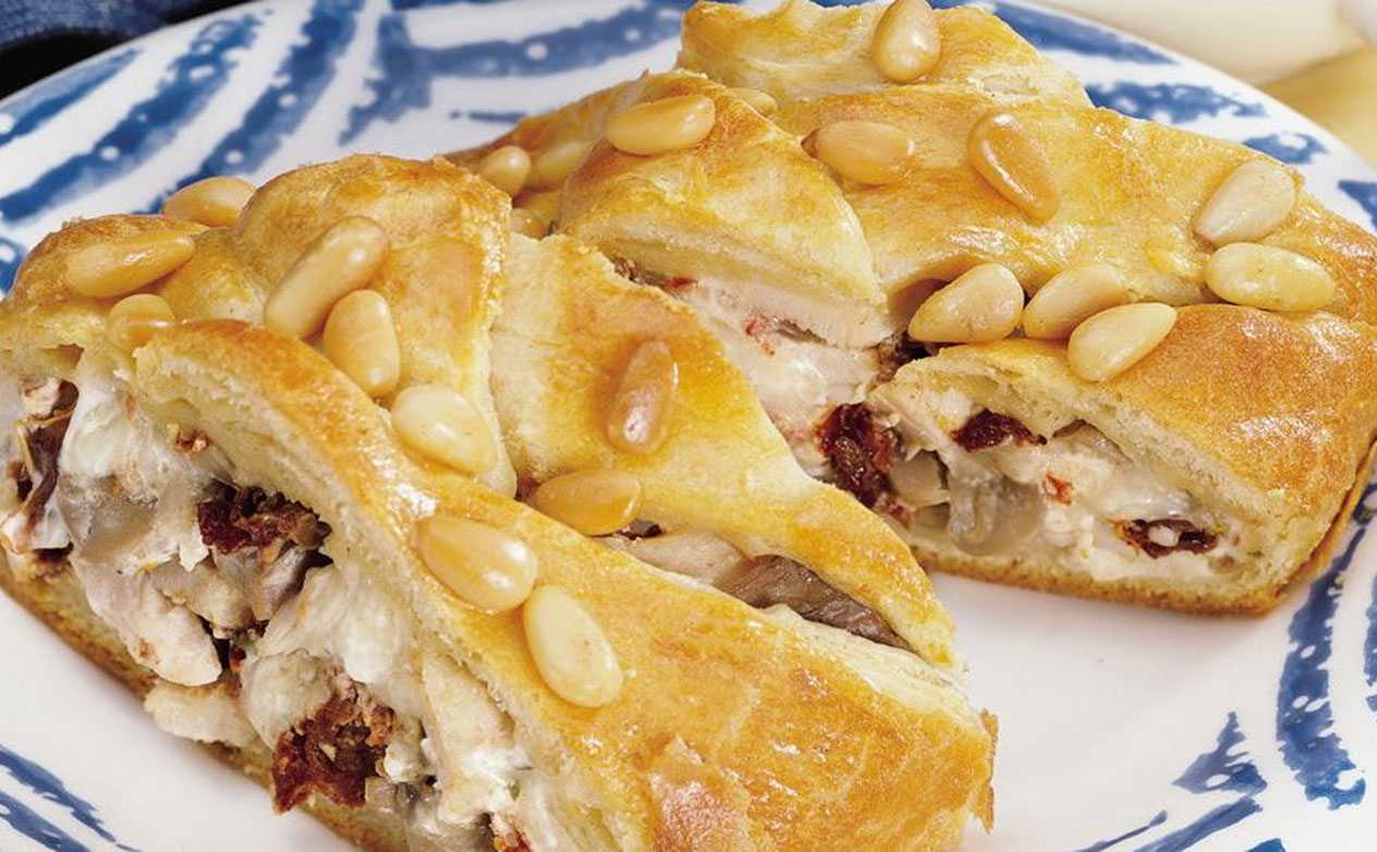 Roasted Garlic-Turkey Crescent Braid